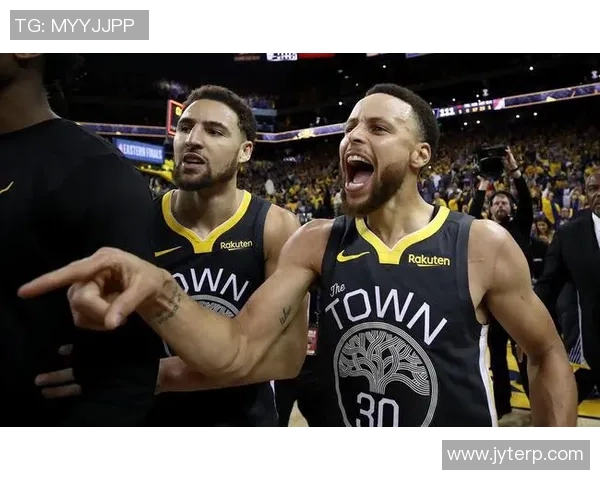 勇士与猛龙对决实时比分更新及赛况分析